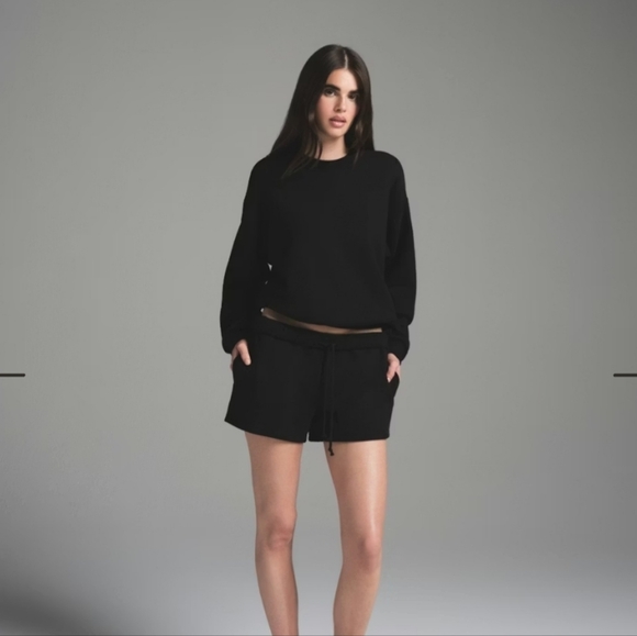 SKIMS cropped Black Crewneck Sweater Sweatshirt Cotton M Nwot Loungewear Y2K - Picture 2 of 15